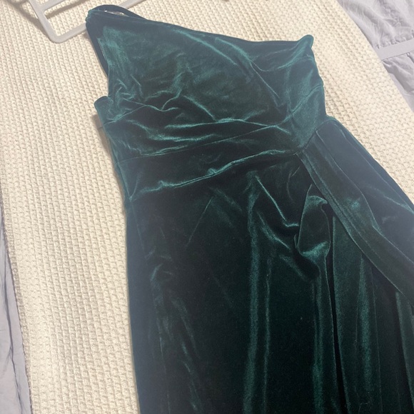 Velvet green drees - Picture 1 of 3